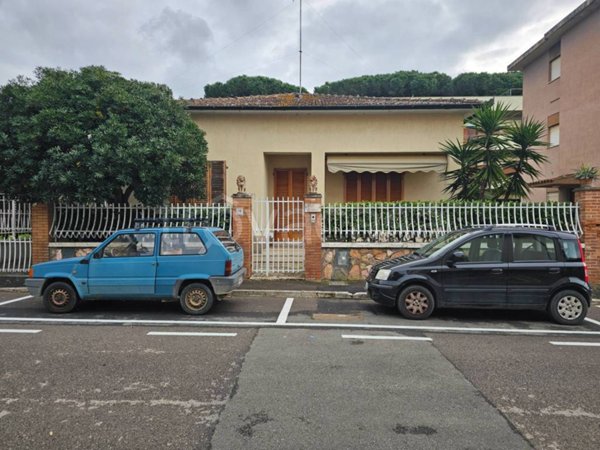 casa indipendente in vendita a Follonica