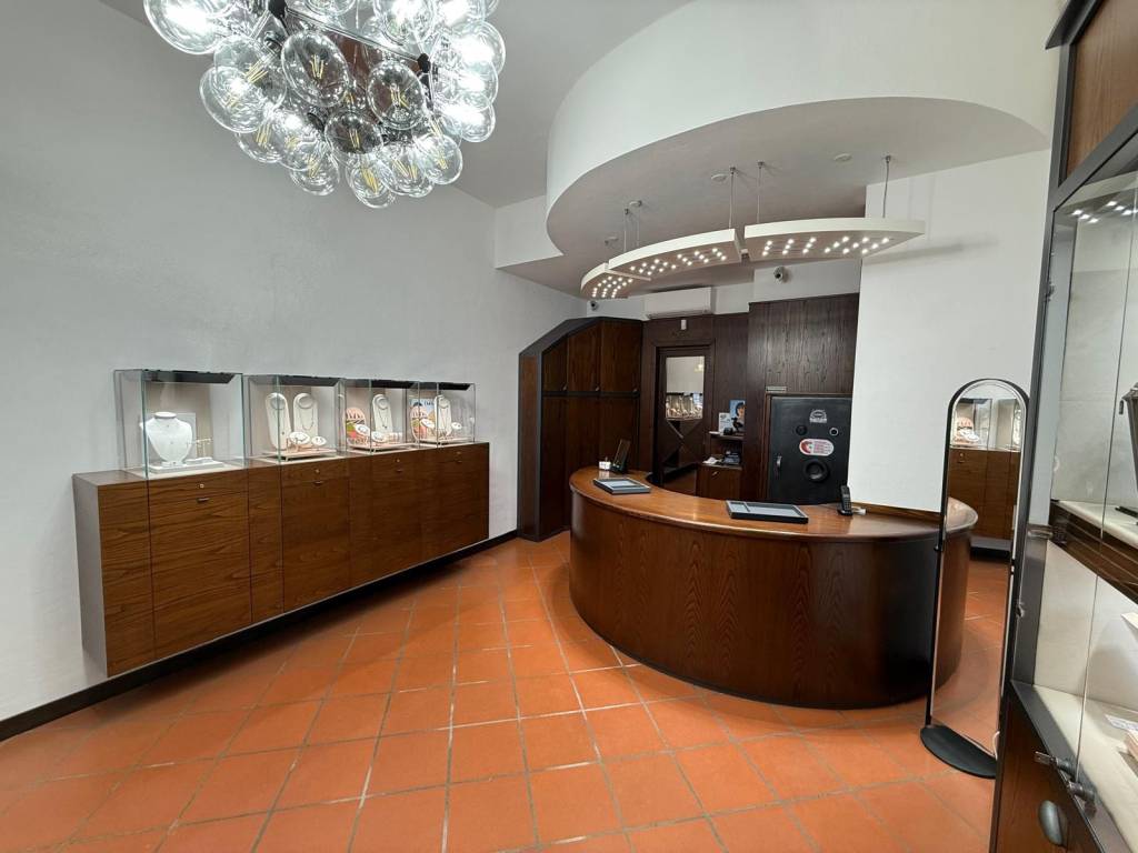 negozio in vendita a Follonica