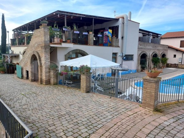 negozio in vendita a Follonica