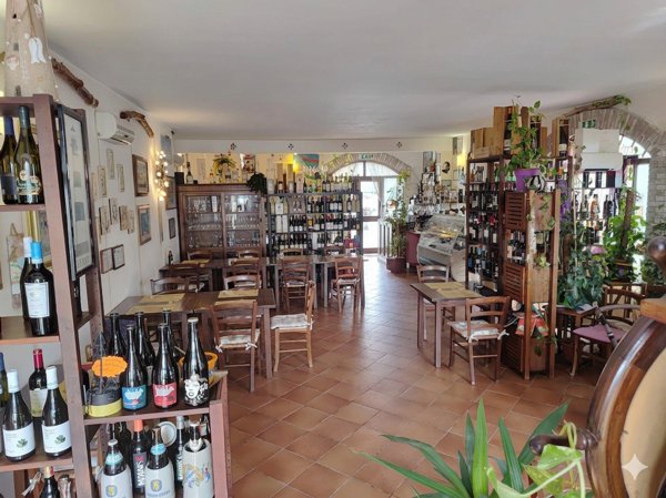 locale commerciale in vendita a Follonica in zona Prato Ranieri