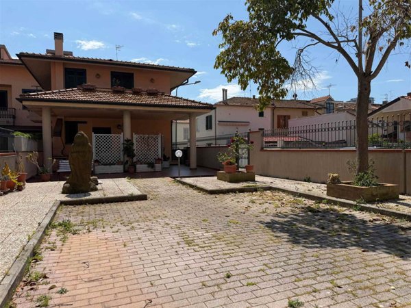 casa indipendente in vendita a Follonica