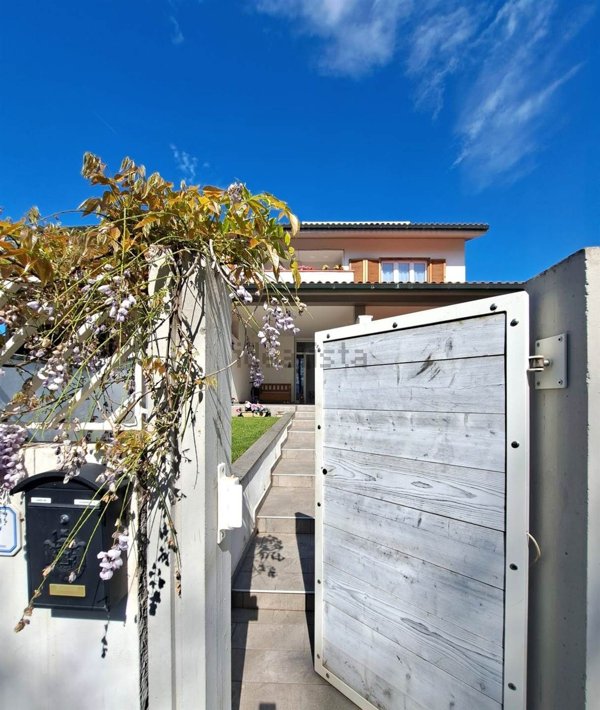 casa indipendente in vendita a Follonica