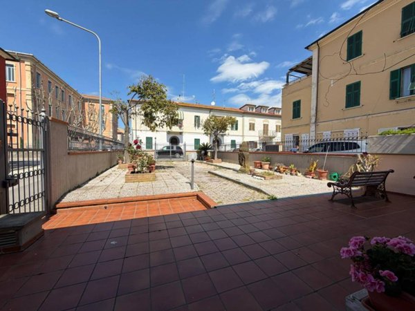 casa indipendente in vendita a Follonica