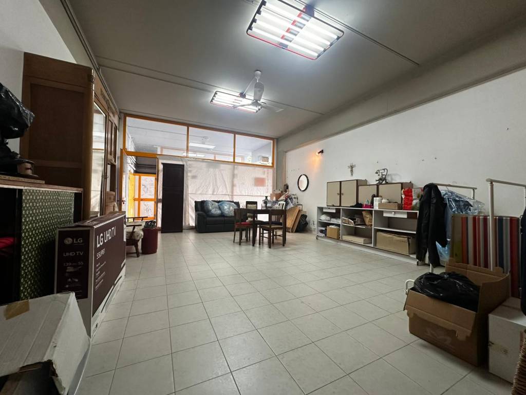 locale commerciale in vendita a Follonica