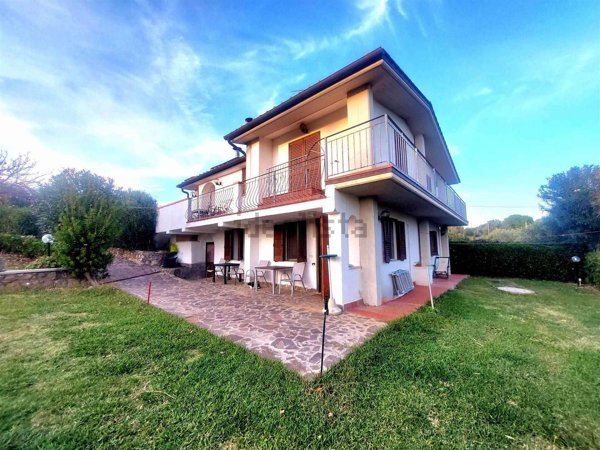 casa indipendente in vendita a Follonica