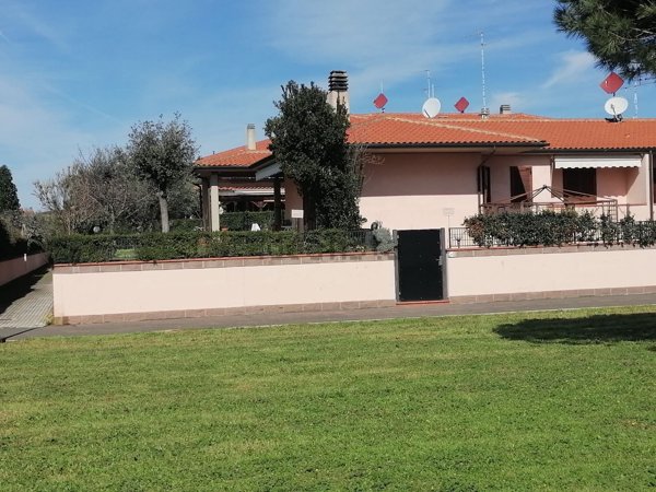 casa indipendente in vendita a Follonica