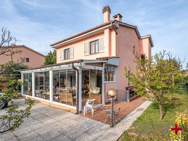 casa indipendente in vendita a Follonica