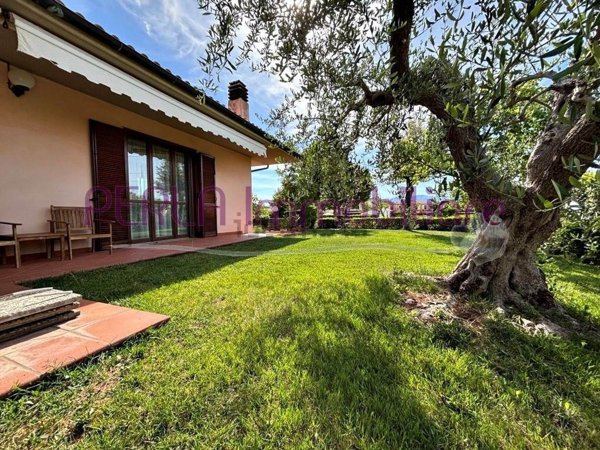 casa indipendente in vendita a Follonica