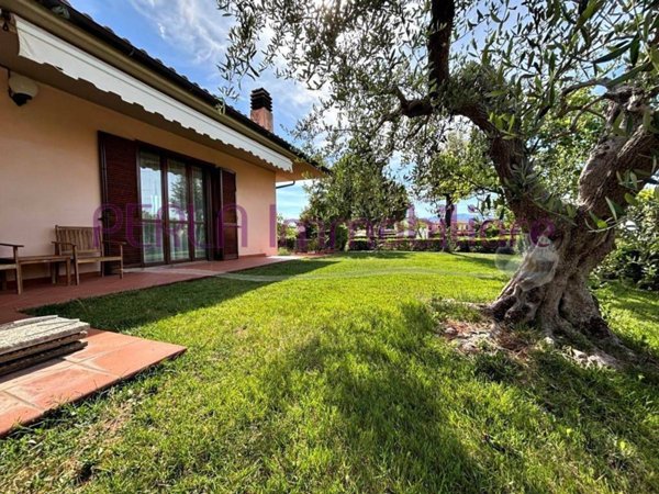 casa indipendente in vendita a Follonica