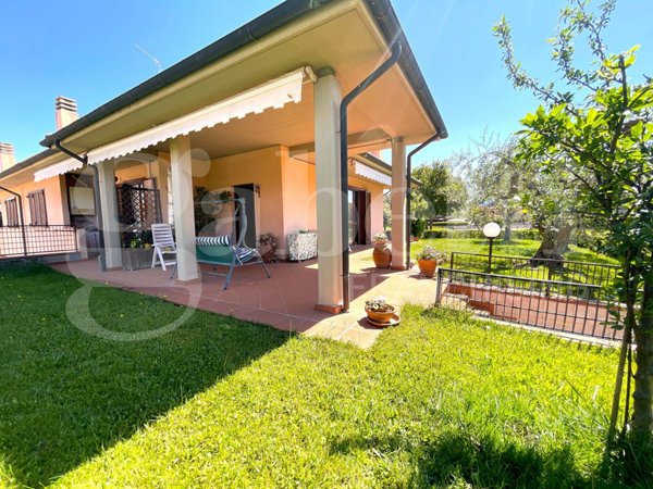 casa indipendente in vendita a Follonica