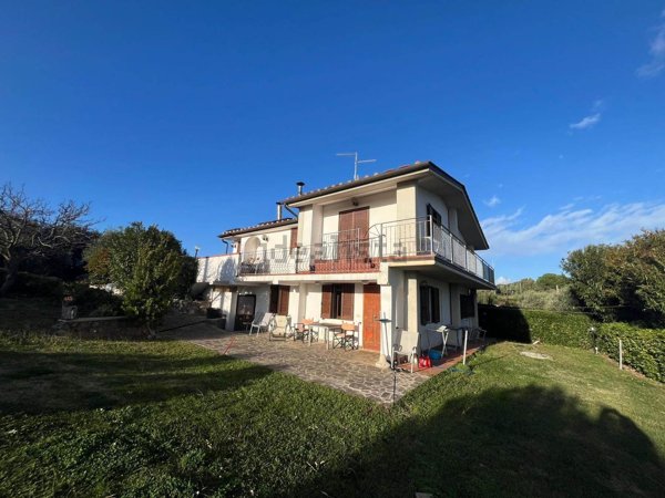 casa indipendente in vendita a Follonica