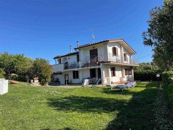 casa indipendente in vendita a Follonica