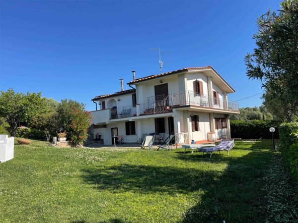 casa indipendente in vendita a Follonica