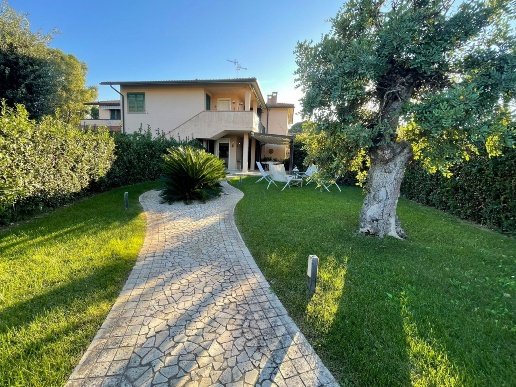 casa indipendente in vendita a Follonica