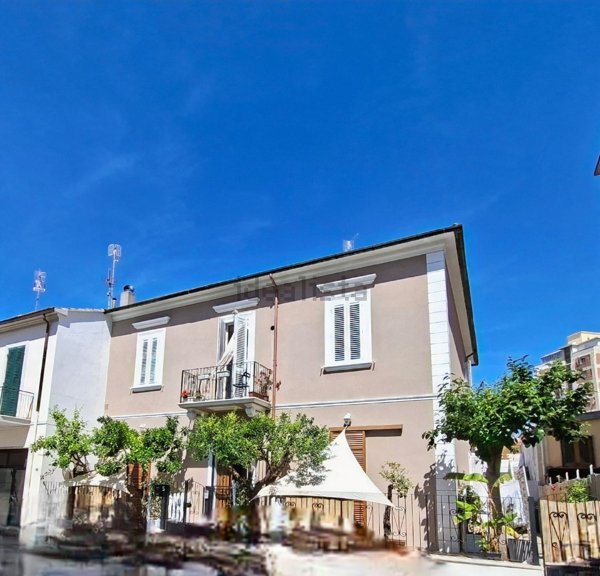 appartamento in vendita a Follonica