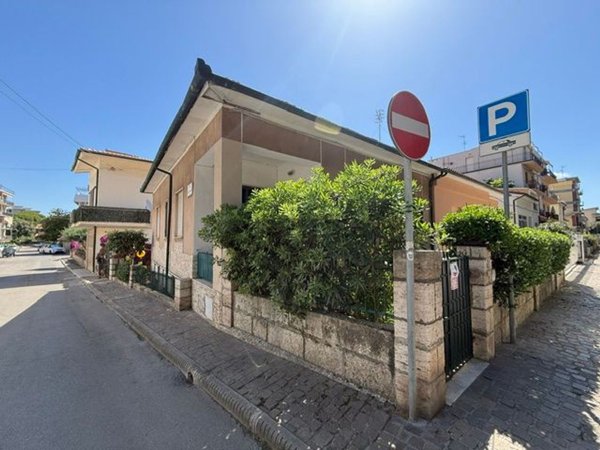 casa indipendente in vendita a Follonica