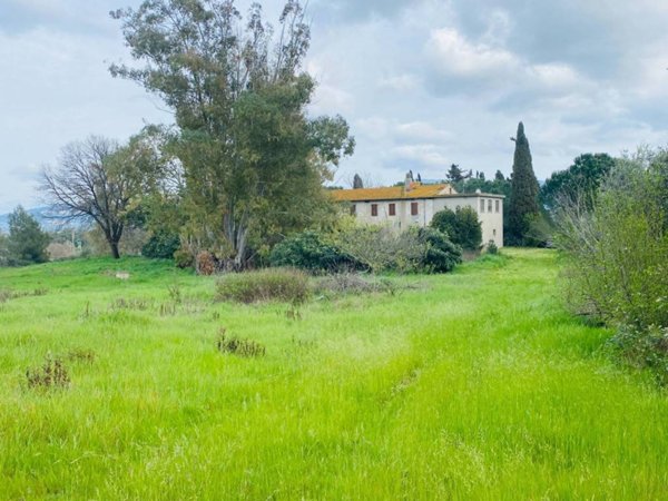 casa indipendente in vendita a Follonica in zona Area Industriale