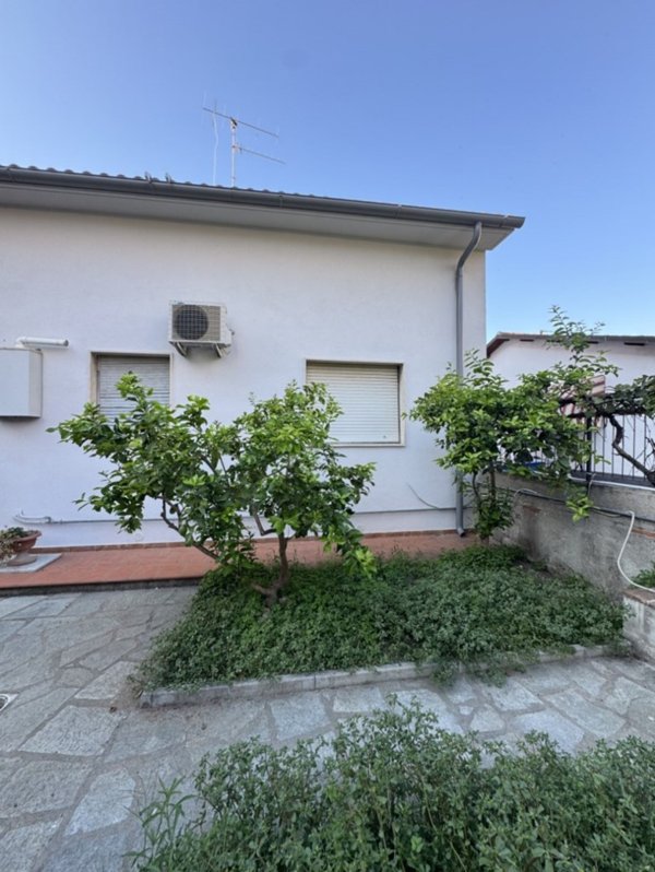 casa indipendente in vendita a Follonica