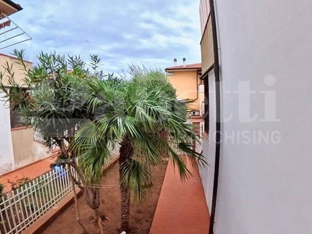 appartamento in vendita a Follonica in zona Area Industriale