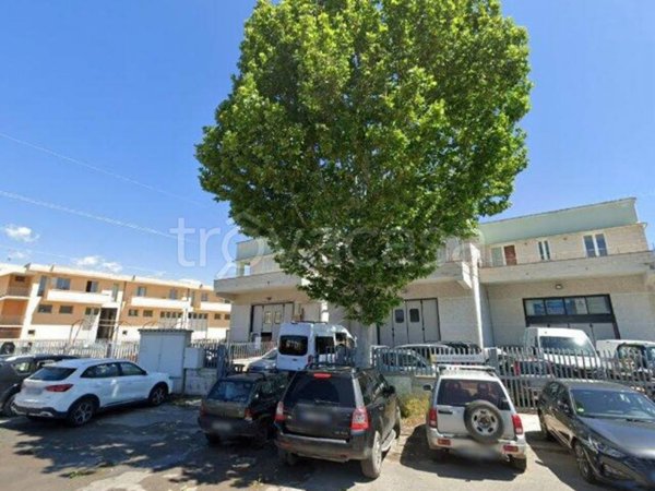 capannone in vendita a Follonica in zona Area Industriale