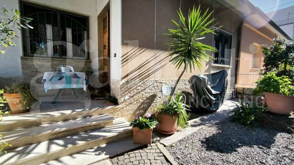 casa indipendente in vendita a Follonica
