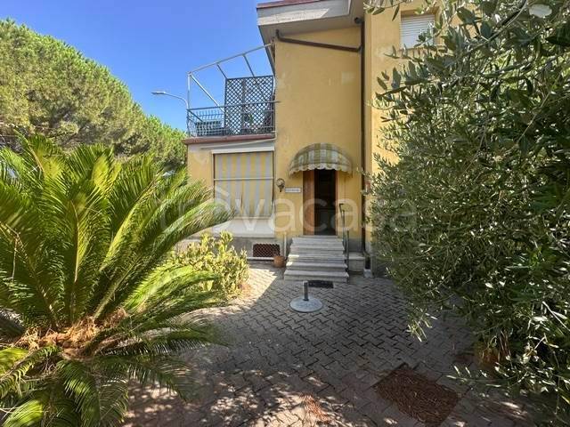 appartamento in vendita a Follonica in zona Prato Ranieri