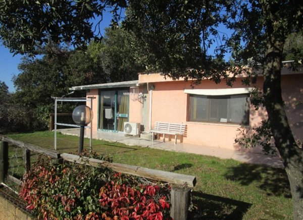 casa indipendente in vendita a Follonica in zona Area Industriale