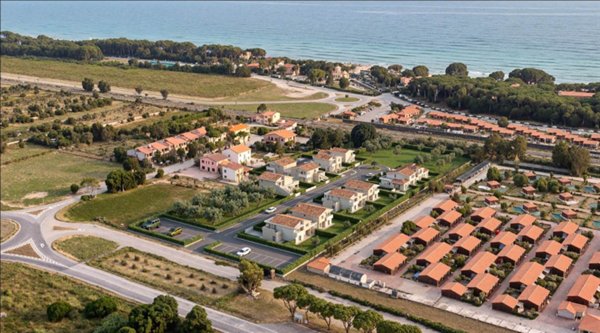 appartamento in vendita a Follonica in zona Area Industriale