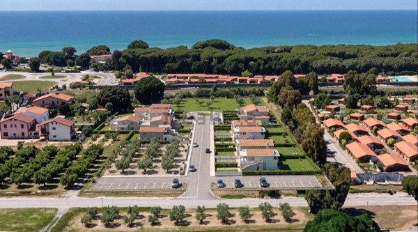 appartamento in vendita a Follonica in zona Area Industriale