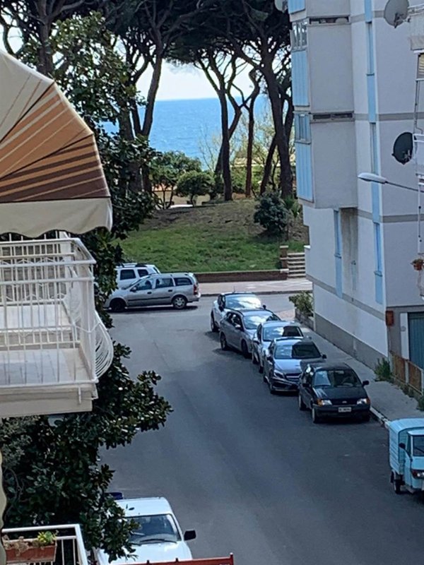 appartamento in vendita a Follonica in zona Prato Ranieri