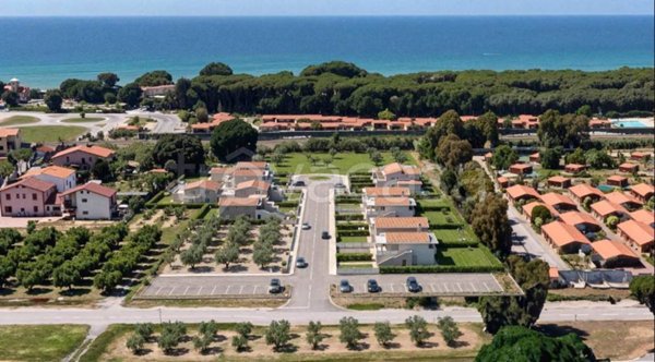 appartamento in vendita a Follonica in zona Prato Ranieri