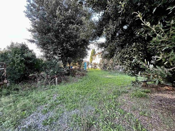 casa indipendente in vendita a Follonica in zona Area Industriale