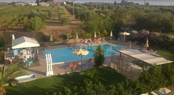 albergo in vendita a Follonica in zona Prato Ranieri