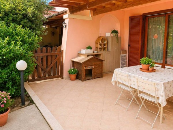 casa indipendente in vendita a Follonica in zona Area Industriale