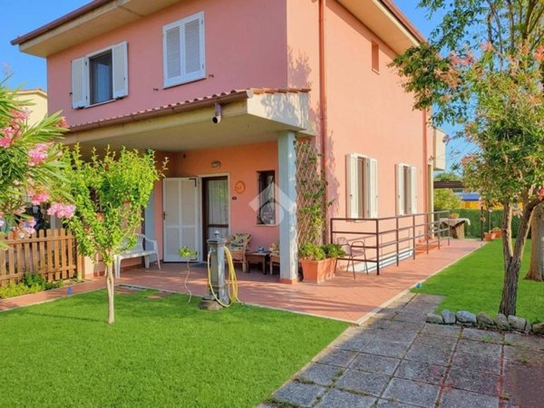 casa indipendente in vendita a Follonica in zona Prato Ranieri