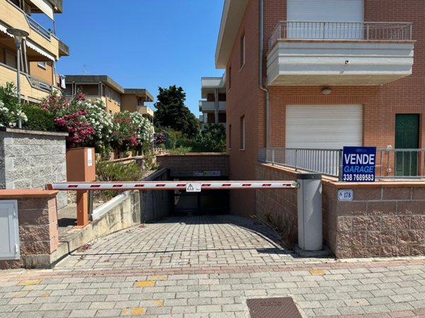 box auto in vendita a Follonica in zona Prato Ranieri