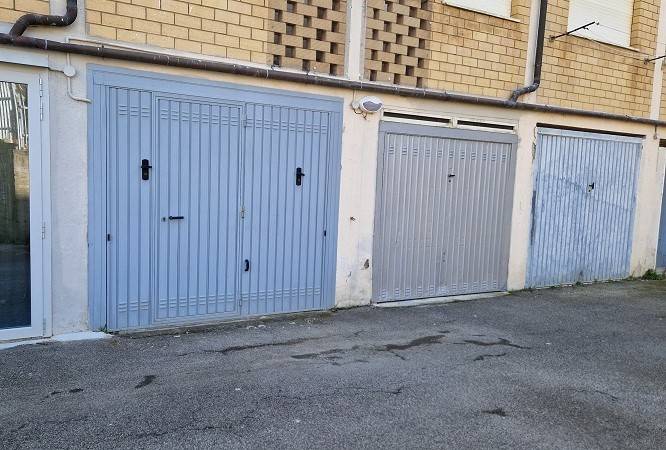 box auto in vendita a Follonica