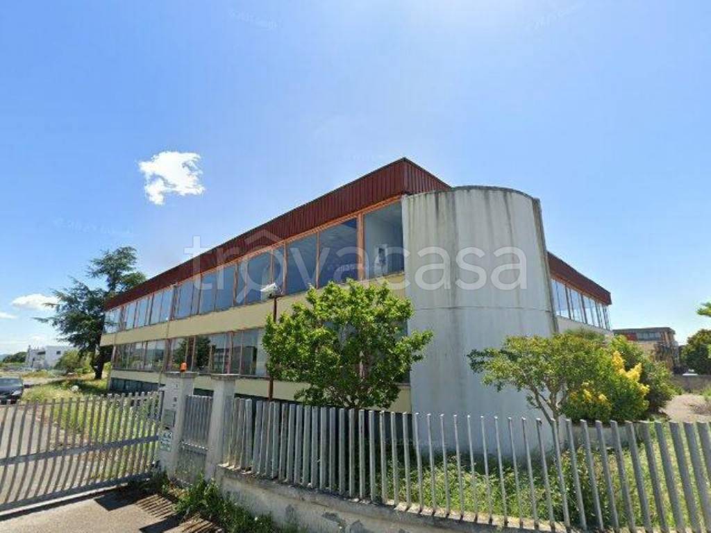 negozio in vendita a Follonica in zona Area Industriale