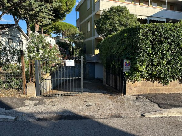 box auto in vendita a Follonica in zona Prato Ranieri