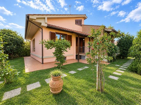 casa indipendente in vendita a Follonica