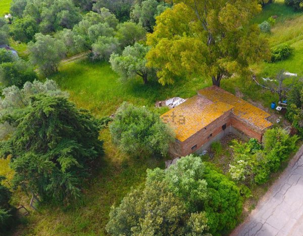 terreno in vendita a Follonica in zona Area Industriale