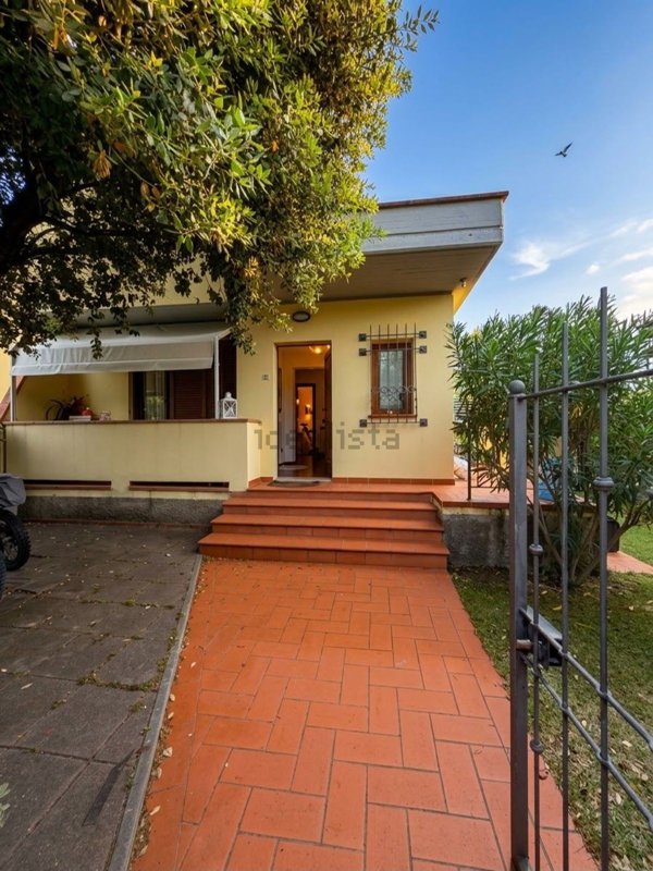 casa indipendente in vendita a Follonica