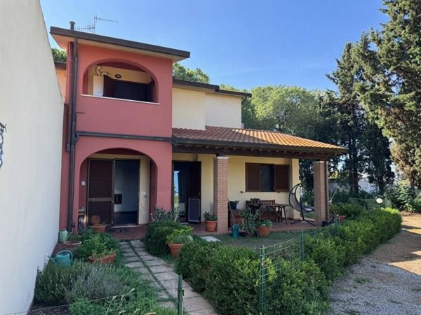 appartamento in vendita a Follonica in zona Area Industriale