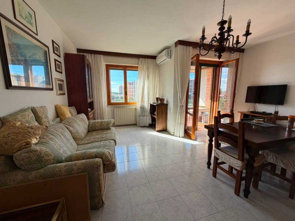 appartamento in vendita a Follonica in zona Prato Ranieri