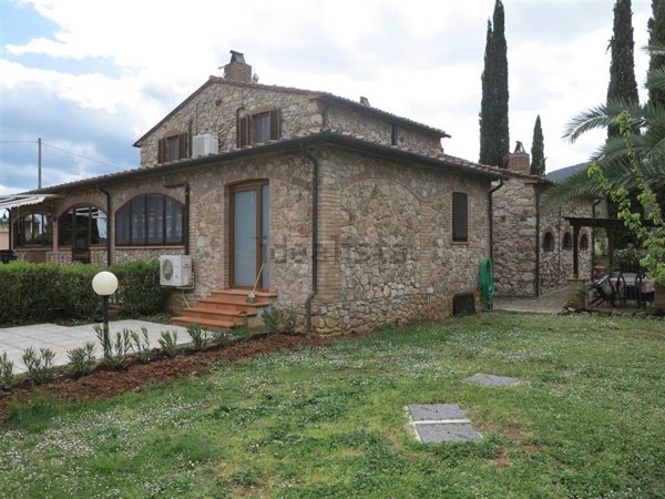 casa indipendente in vendita a Gavorrano in zona Ravi