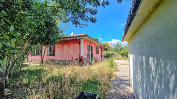 casa indipendente in vendita a Gavorrano in zona Ravi