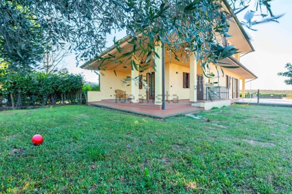 casa indipendente in vendita a Gavorrano