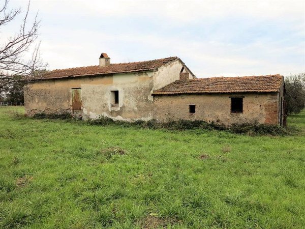 locale di sgombero in vendita a Gavorrano in zona Bagno di Gavorrano