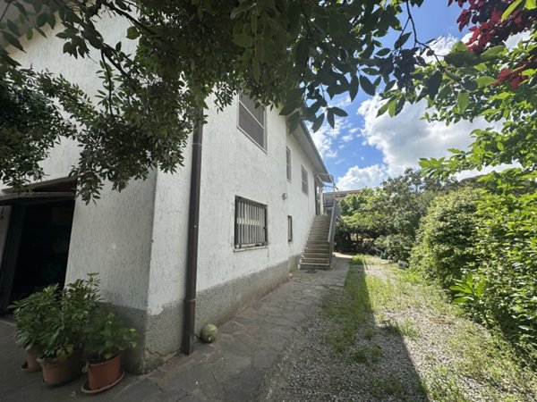 casa indipendente in vendita a Gavorrano in zona Ravi