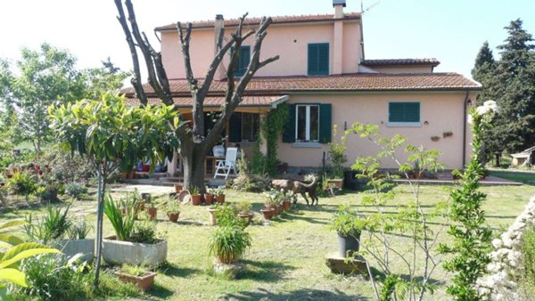 casa indipendente in vendita a Gavorrano